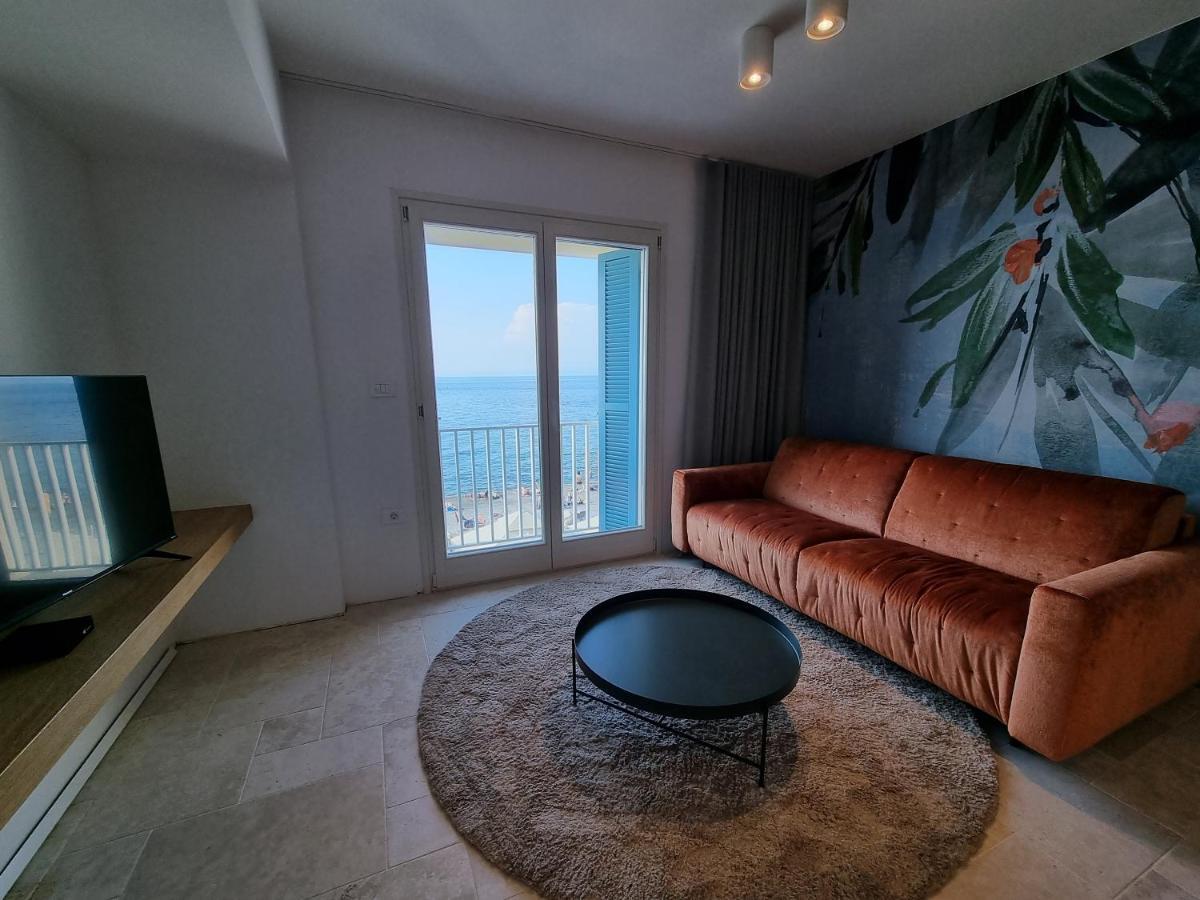 Bella Vista Apartment ไพราน ภายนอก รูปภาพ